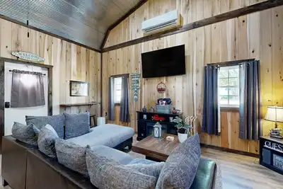 Image de Dog-friendly cabin near Reelfoot Lake with cornhole, firepit, fast WiFi, W/D