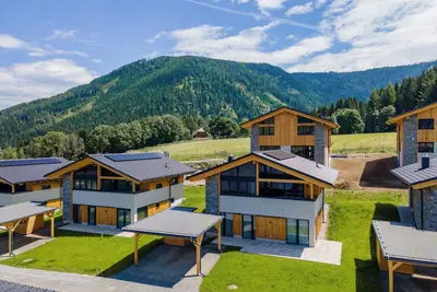Image de Charmant chalet avec aire de jeux