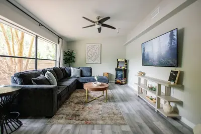 Image de Quiet 1-Story Townhome off I-75 by Uf, Shands, Va, Celebration Pointe &Shopping!