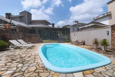 Image de Casa com piscina, churrasq e Wi-Fi em CriciĂşma/Sc