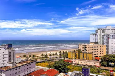 Image de Apto com WiFi a 140 metros da Praia do Caiçara/Sp