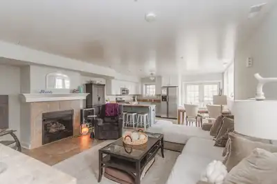 Image de Lakefront Condo, Only Steps To The Beach