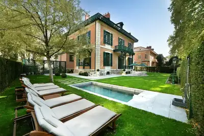Image de 4 chambres au Chalet Clermont-Tonnerre + piscine