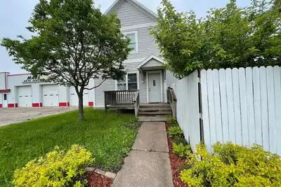Image de Summer dates! Spacious 3 bed 2 bath! Enormous Kitchen! Close to Lake Superior!