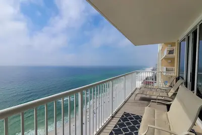 Image de Spacious Beachfront Getaway!