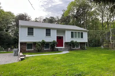 Image de Modern House w/Private Beach Access to Seymour Pond, Near Rail Trail