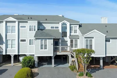 Image de Happy Endings Obx: Canalfront | Shared Pool Access