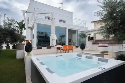 Image de Elegant single villa with Jacuzzi