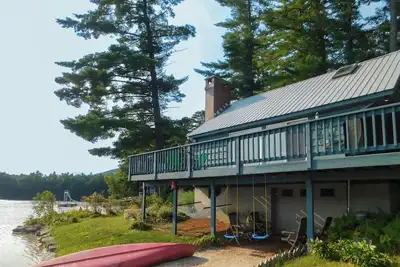 Image de Expansive 5-Bedroom Waterfront Retreat on Moose Pond