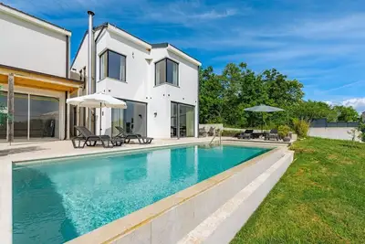 Image de Villa Sunset - villa avec piscine privée et court de squash, a quelques minutes en voiture de la plage de Porec