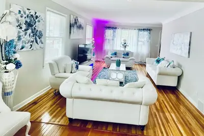 Image de Beautiful home closer to 3m. Large space for parties It hold up to 40 peoples