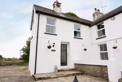 Image de 1 bed Clock house cottage with hot tub, West Wales