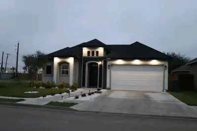 Image de Beautiful 3 bedroom Home on gated community.