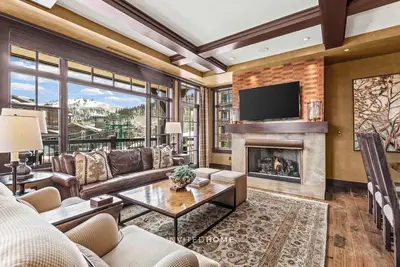 Image de Flagstaff Condo by InvitedHome | Fireplaces, Shuttle, Apres, Ski-In/Out