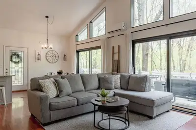 Image de Stunning Bushkill Getaway w\/Deck\n\n