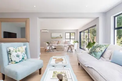 Image de Constantia 4 Bedroom Beautifully Furnished Thatched House