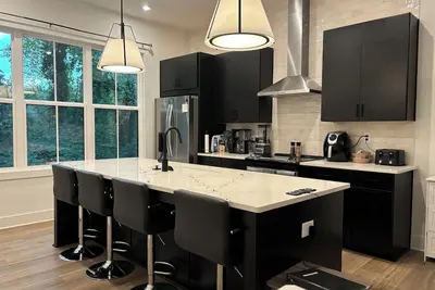 Image de Executive level Grant Park, Chosewood Park, Atlanta 3 Story Townhome w/ Garage\n