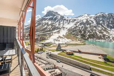Image de 200m du centre station, 6ème étage, vue lac, télévision, casier à ski, 75m², Tignes