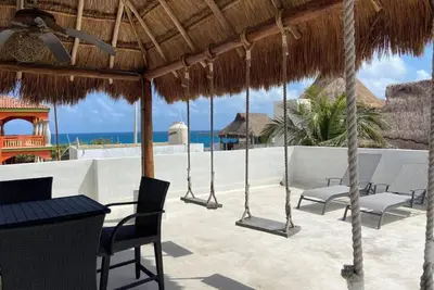 Image de Beach View Palapa with 2 Bedroom Penthouse Across from Isla Village
