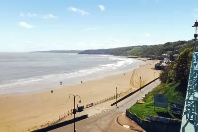 5 bedroom accommodation in Scarborough