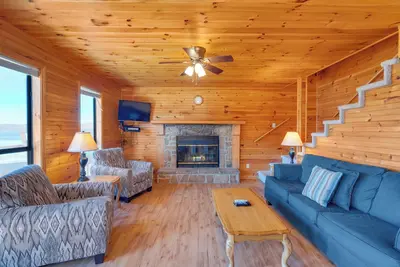 Image de Scenic 2 Bed 2 Story Chalet with Captivating Views and Direct Lake Access #20