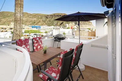 Image de Charmante petite maison de village à seulement 75 m de la plage et du port