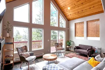 Image de Modern Mountain Cabin | Family & Pet-Friendly with Views, Wildlife, & Wi-Fi
