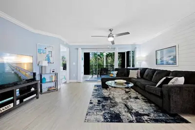 Image de 2/2 Condo Steps from the Beach