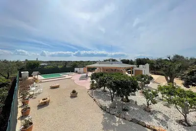 Image de Trullo Restaurato con Piscina, a 10 Minuti dal Mare