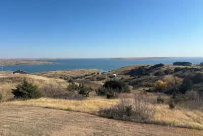 Image de Escape to Lake Oahe: Breathtaking Views, Boat Ramp Near & Vast Hunting Grounds