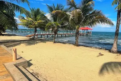 Image de Hopkins Beach Retreat - Pool House, Right On The Beach! ! !