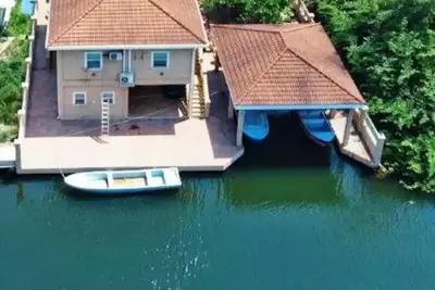 Image de Hopkins Beach Retreat - Canal House, swim in ocean, kayak the river, ride bikes