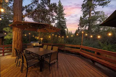 Image de 2 Bedroom and Loft New Spa Deck Bbq Firepit Bar Gameroom Fireplace View Private