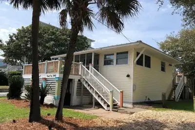 Image de Sweet Tea, Steps to Beach, WiFi, Pet Friendly
