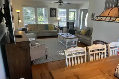 Image de “Crescent Moon” - 5br – established, top rated, dog friendly, 5 min walk to beach!
