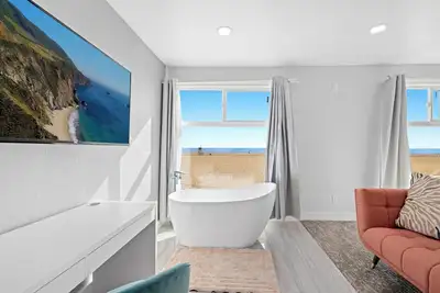 Image de Best Modern Oceanview Unit 8 in Boardwalk