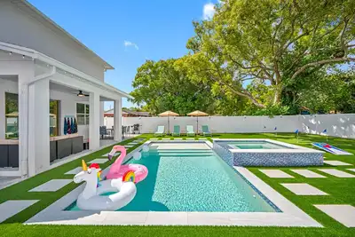 Image de Twin Luxury Villas in Tampa: Perfect for 28 Guests