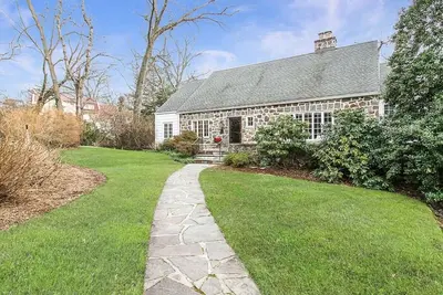 Image de Family getaway. Commuter's Dream. Weddings&Events. Content House. Luxury Smart Home