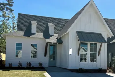 Image de New Home - Perfect location for game day weekends, Rtj golf trips & much more!
