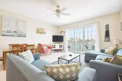 Image de Brightwater #3 - Waterfront 4-level townhome with rooftop deck!