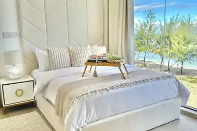 Image de Lazzlla Beachfront ocean view 2br apartment