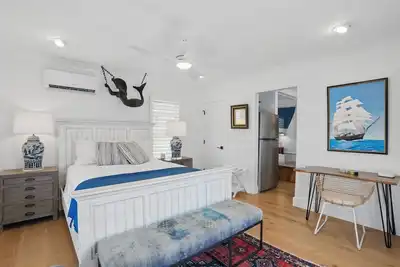 Image de À deux pâtés de maisons du Golfe et du vieux Naples. Cottage 1 chambre pour travail et loisirs.