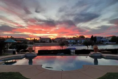 Image de 2 Bedroom Suite on Lake with Boat and Golf Course. Has separate Entry access