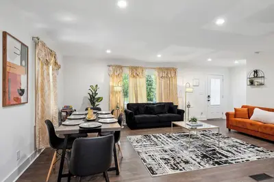 Image de Grand Five-Bedroom Retreat by Deity Villas