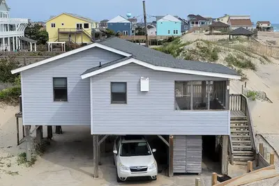 Image de Beachfront 3-bedroom cottage just steps to Outer Banks Beaches