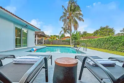 Image de Séjour Ensoleillé à Miami•Piscine•Bbq•Emplacement Central•Idéal pour Familles