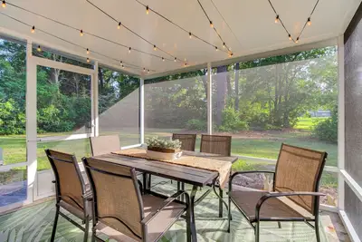 Image de Garden City Home w/ Screened Porch: Near Savannah!