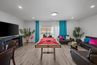 Image de New: Spacious Backyard, Pool & Hot Tub, Gameroom