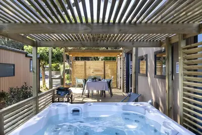 Image de Exklusives Mobilheim + privater 4-Zimmer-Spa fĂĽr 6 Personen