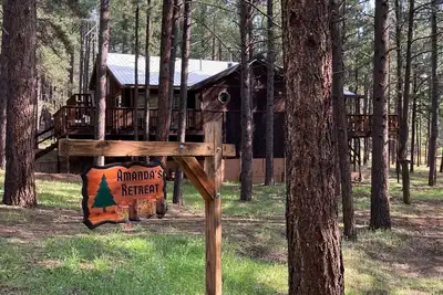 Image de Mountain retreat, nestled in the woods just a short drive from the ski resort.